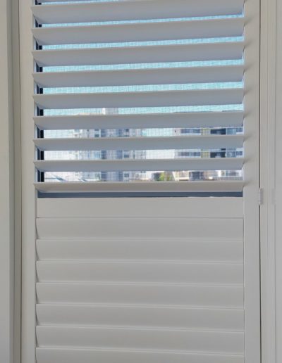 Custom Curtains and Blinds Sunshine Coast. We also have shutters, sheers, Roman blinds, roller blinds, modern styles and materials,window furnishings and drapes Noosa, Twin Waters, Maroochydore